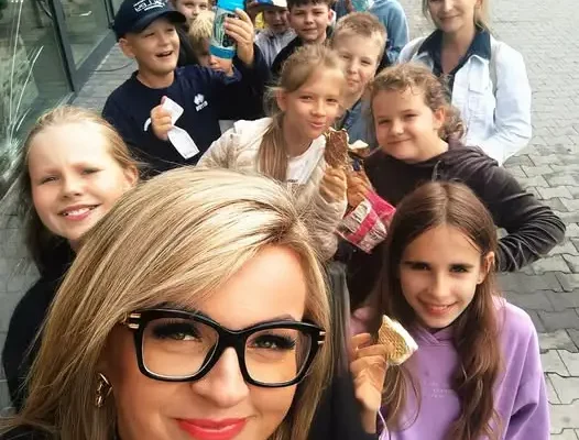 Klasa IVB na integracyjnym spacerze z lodami