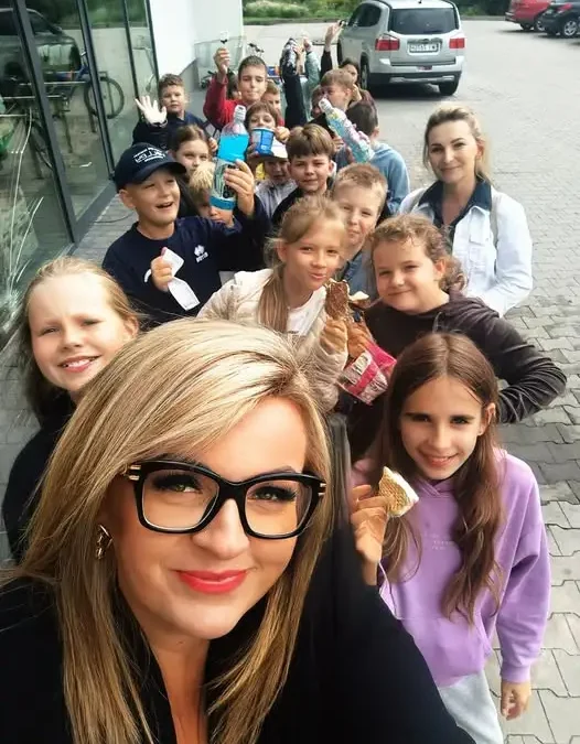 Klasa IVB na integracyjnym spacerze z lodami
