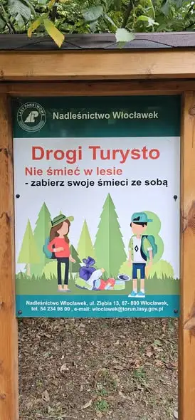 Uczniowie z Osięcin posprzątali las w ramach akcji Sprzątania Świata