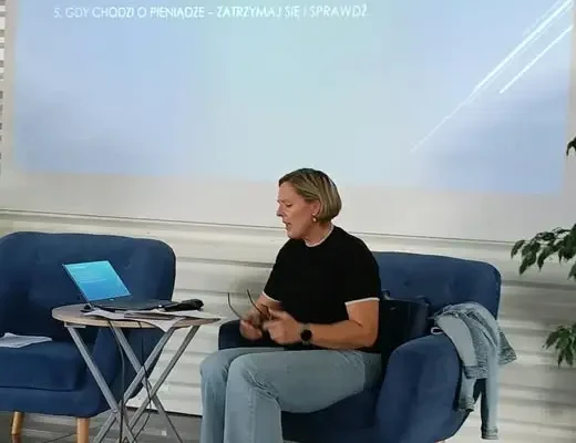 Radziejów: Seniorzy z KDUTW uczyli się o nowych technologiach i cyberbezpieczeństwie