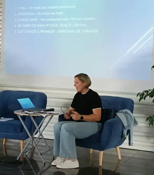 Radziejów: Seniorzy z KDUTW uczyli się o nowych technologiach i cyberbezpieczeństwie