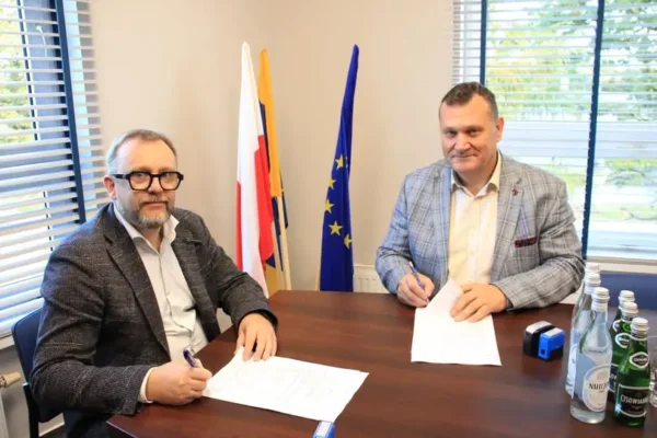 Gmina Dobre inwestuje w drogi. Podpisano umowy na pięć odcinków