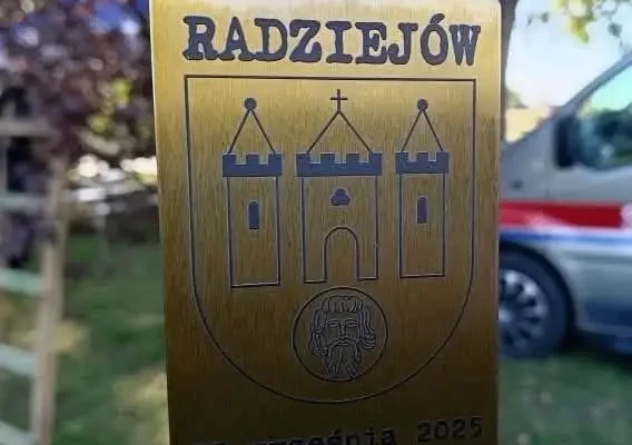 Radziejów oddał hołd poległemu policjantowi. Minuta ciszy i syreny radiowozów