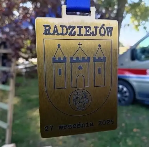 Radziejów oddał hołd poległemu policjantowi. Minuta ciszy i syreny radiowozów
