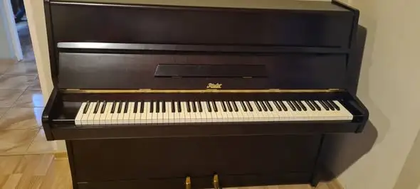 Sprzedam pianino po zakończeniu nauki w szkole muzycznej – 3000 zł