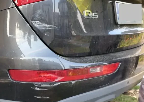 Radziejów: 57-latek z ponad 1,5 promila alkoholu uderzył w zaparkowane Volvo i odjechał