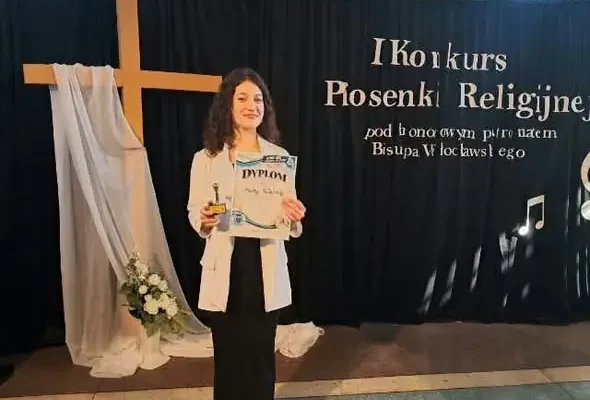 Marta Kińska z Radziejowa triumfuje w Konkursie Piosenki Religijnej w Sompolnie
