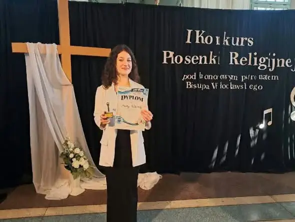Marta Kińska z Radziejowa triumfuje w Konkursie Piosenki Religijnej w Sompolnie