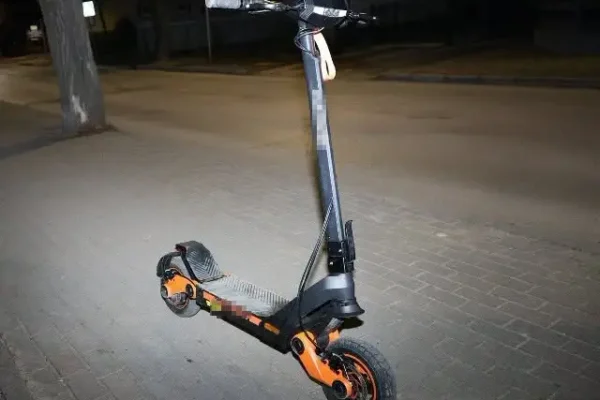 36-latek z Radziejowa oskarżony o popchnięcie 15-latka na hulajnodze elektrycznej