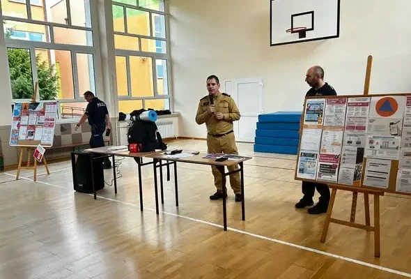 Krajowy Trening Rodzinny w Gminie Dobre – uczniowie uczą się reagować na zagrożenia