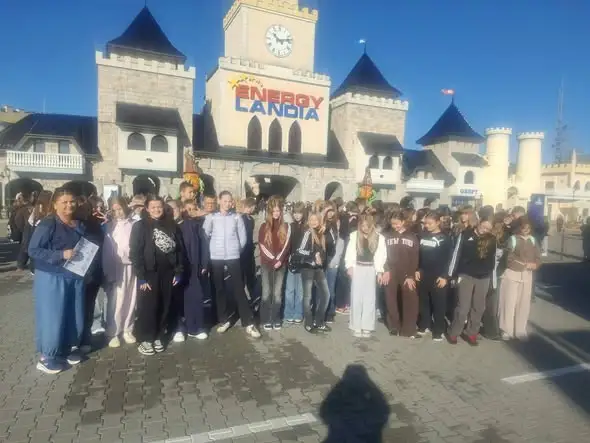 Uczniowie z Zespołu Szkół w Poświętnem odkrywali Kraków i szaleli w Energylandii