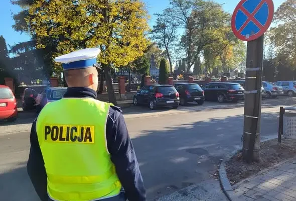 Wszystkich Świętych w powiecie radziejowskim: zmiany w ruchu i wzmożone patrole policji