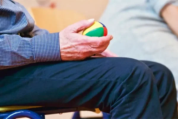 Seniorzy z Osięcin zadbali o zdrowie na warsztatach z fizjoterapeutą